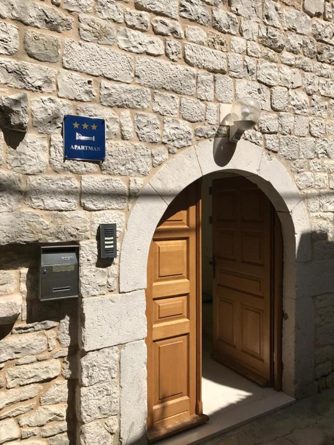 Old Town Apartments Trogir - Free Parking Bagian luar foto