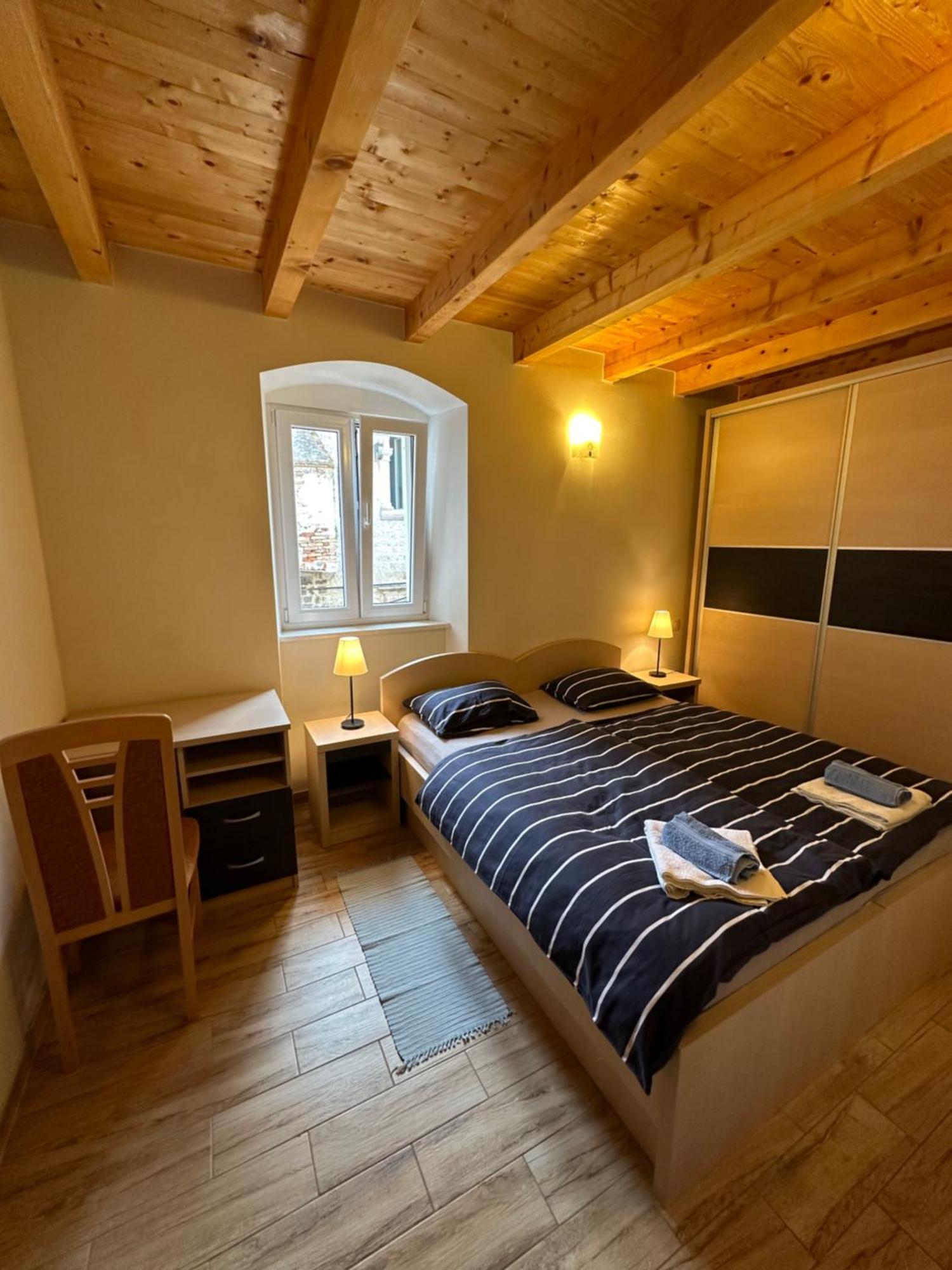 Old Town Apartments Trogir - Free Parking Bagian luar foto