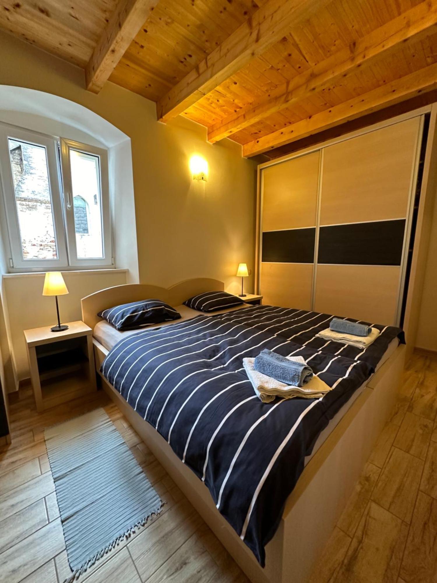 Old Town Apartments Trogir - Free Parking Bagian luar foto