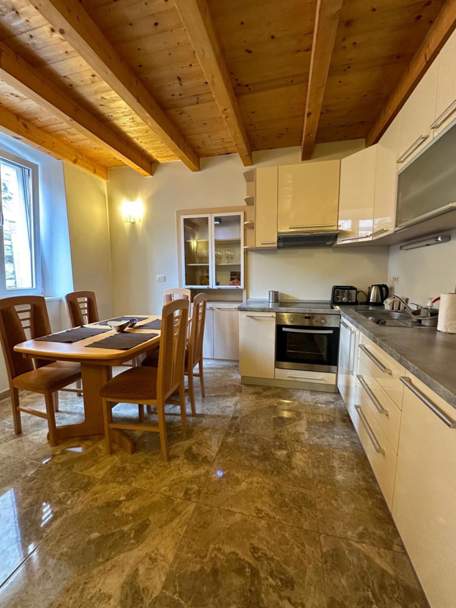 Old Town Apartments Trogir - Free Parking Bagian luar foto